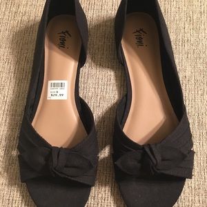 Fioni size 9 black canvas flats